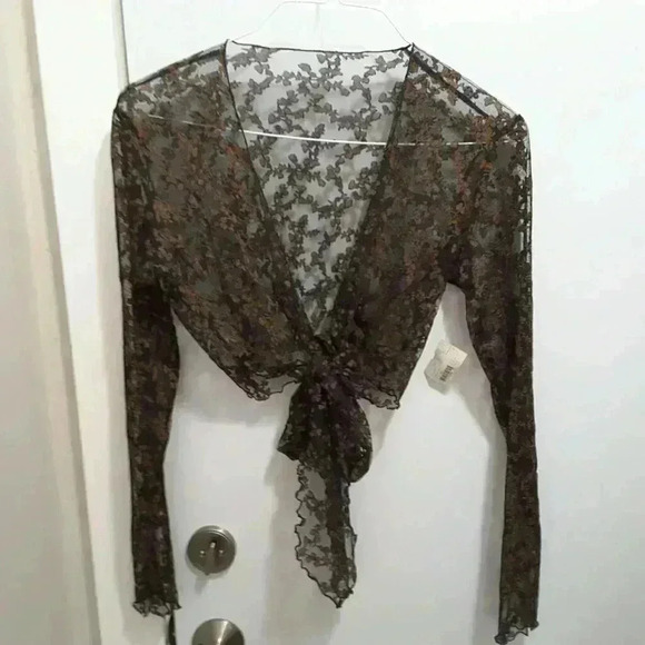Tops - Capelet Florecitas Lace tie front top